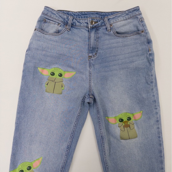 Her Universe Star Wars The Mandalorian The Child Mom Jeans Baby Yoda Size 7 EUC - Picture 12 of 14